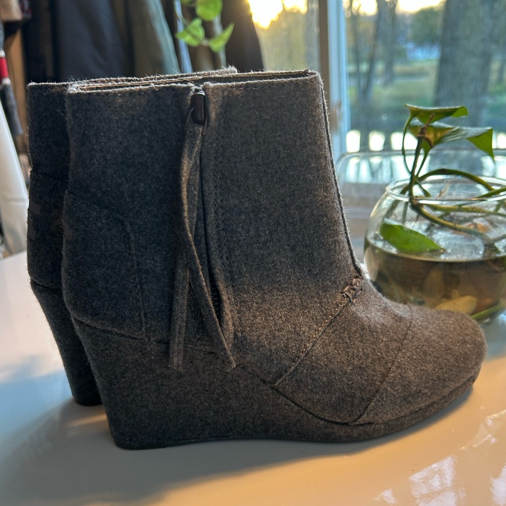 Toms Wedge Ankle Boots 7